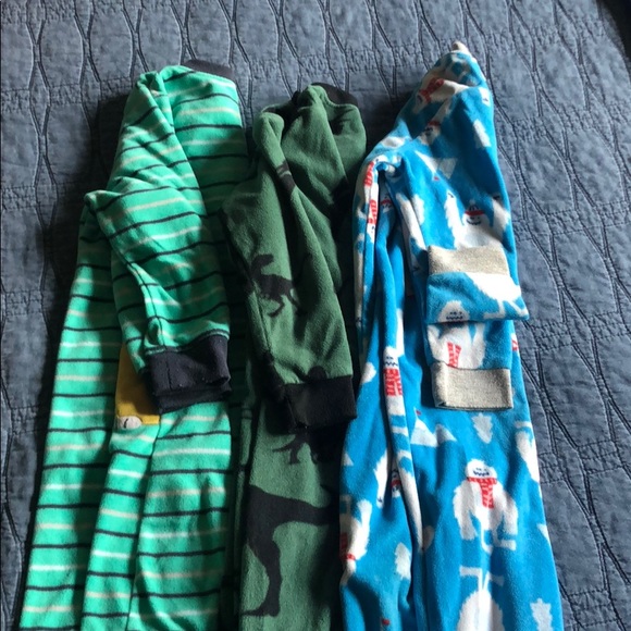 3 Carter’s footed pajamas in 2T BUNDLE - Picture 1 of 8